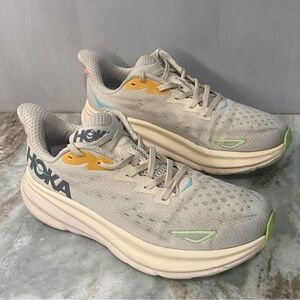 Hoka One One Women's Clifton 9 Running Shoes Size 8 B Vanilla Astral 1127896